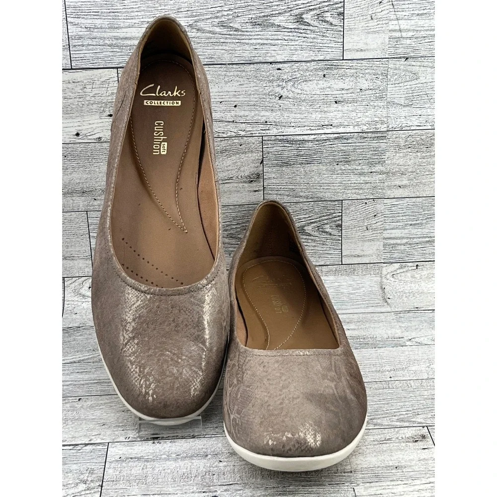 Clarks Collection Soft Cushion Metallic Taupe Textured Ballet Flats Shoes Sz 10M